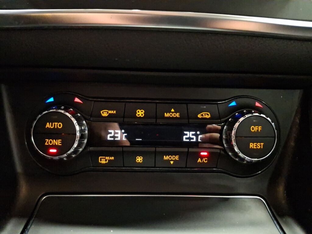 Mercedes-Benz CLA 2016 Musta