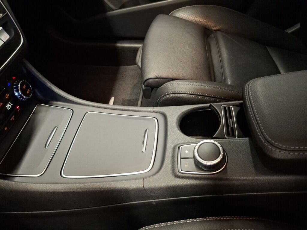 Mercedes-Benz CLA 2016 Musta