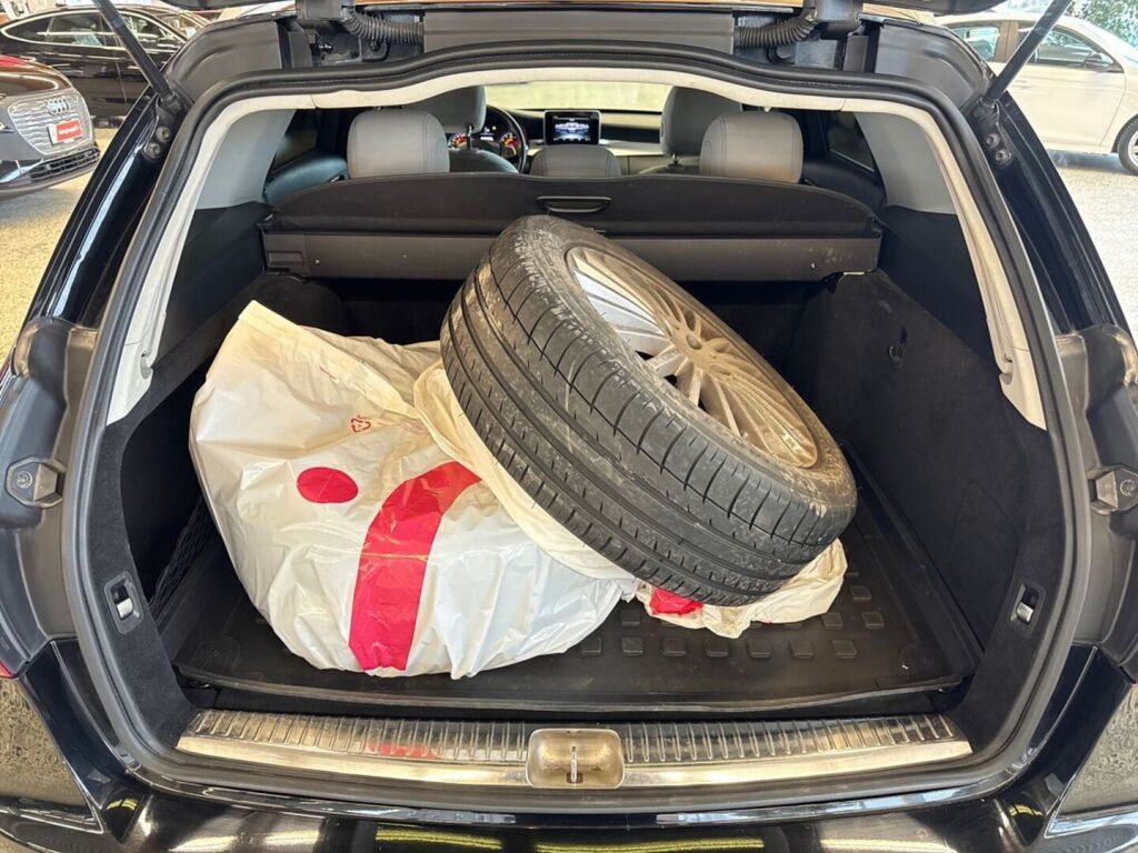 Mercedes-Benz C 2016 Musta