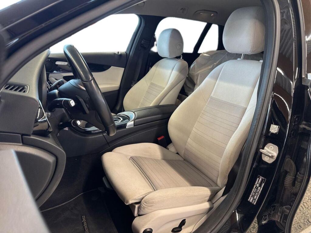 Mercedes-Benz C 2016 Musta