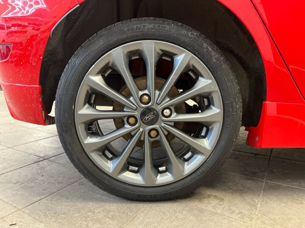 Ford Fiesta 2017 Punainen