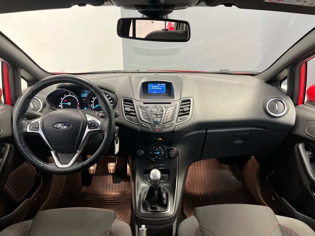 Ford Fiesta 2017 Punainen