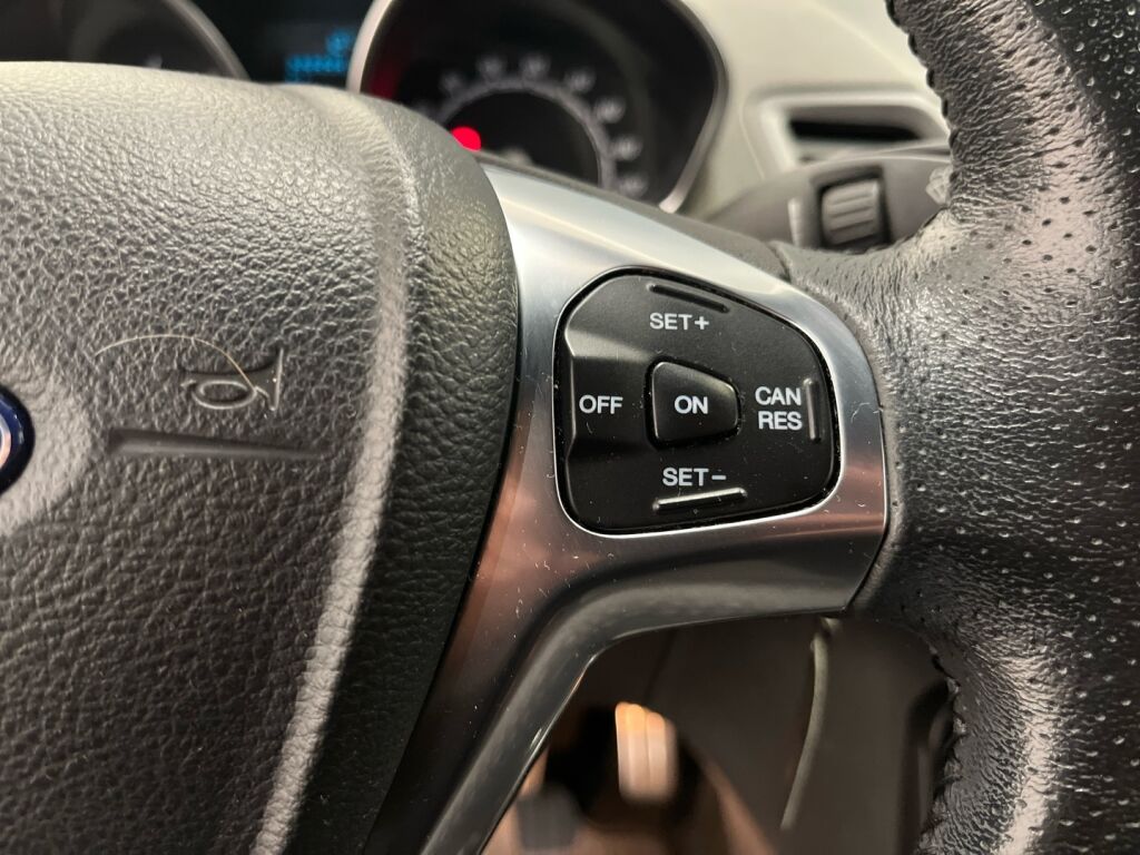 Ford Fiesta 2017 Punainen