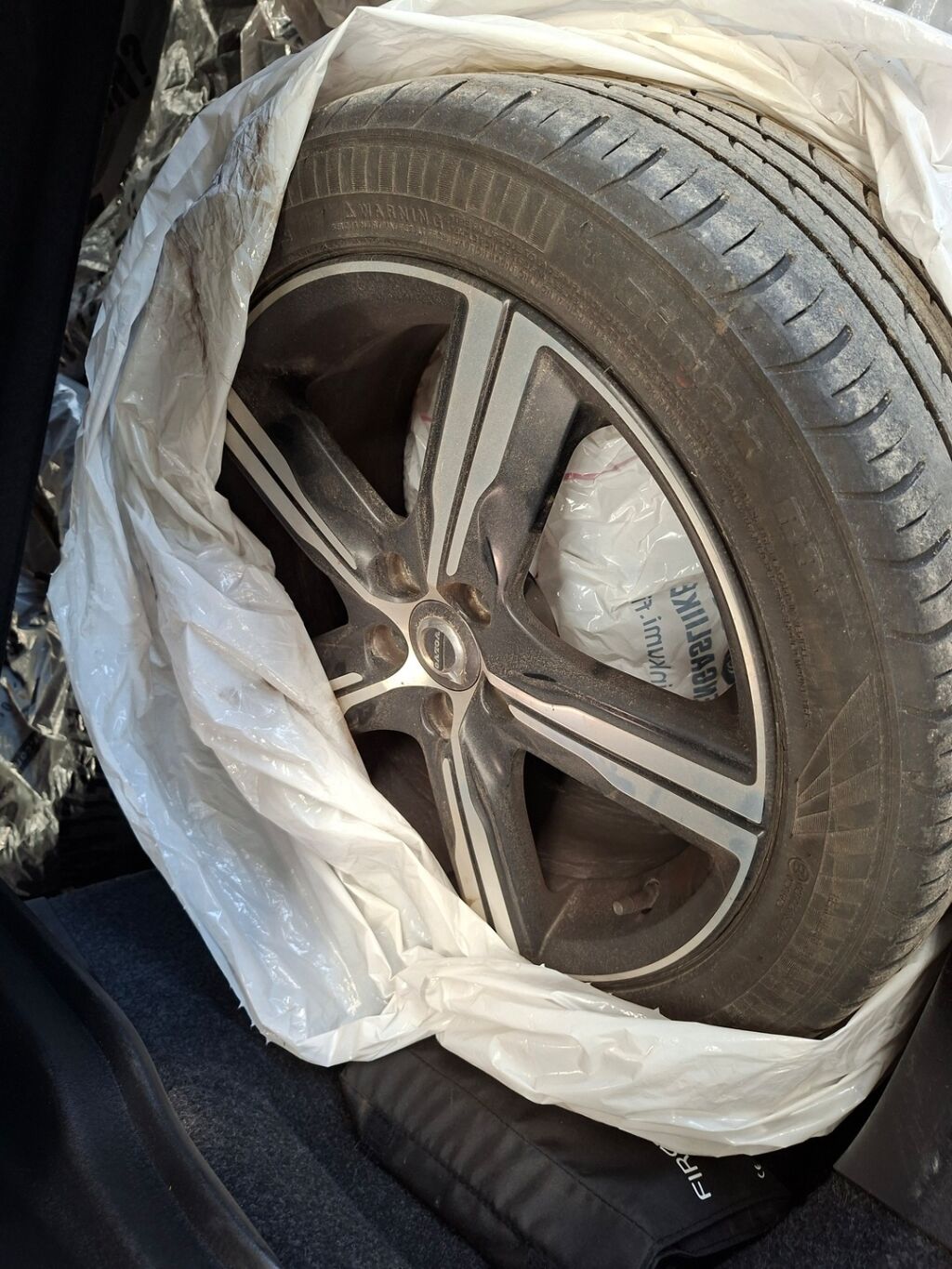 Volvo V40 2017 Sininen