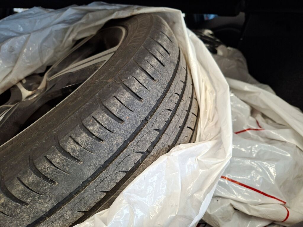 Volvo V40 2017 Sininen