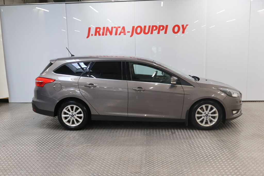 Ford Focus 2016 Ruskea (beige)