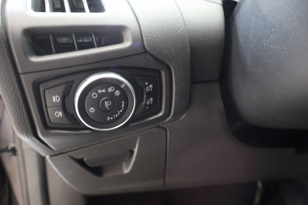 Ford Focus 2016 Ruskea (beige)