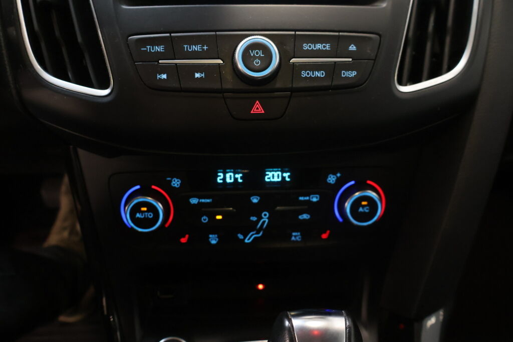 Ford Focus 2016 Ruskea (beige)