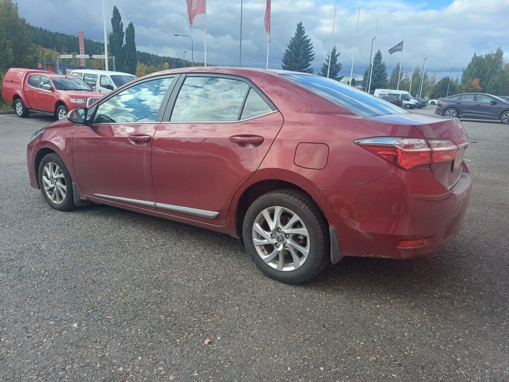 Toyota Corolla 2016 Punainen