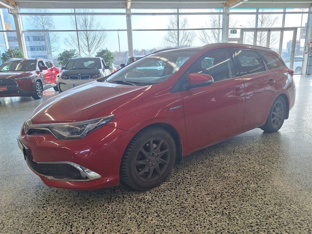 Toyota Auris 2016 Punainen
