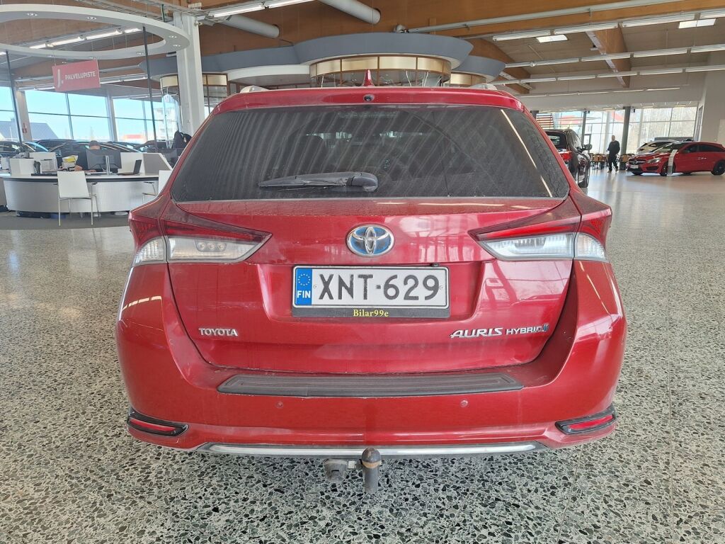 Toyota Auris 2016 Punainen