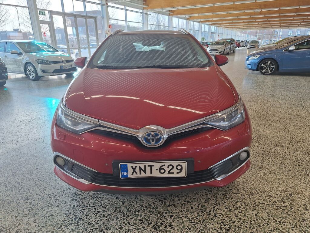 Toyota Auris 2016 Punainen