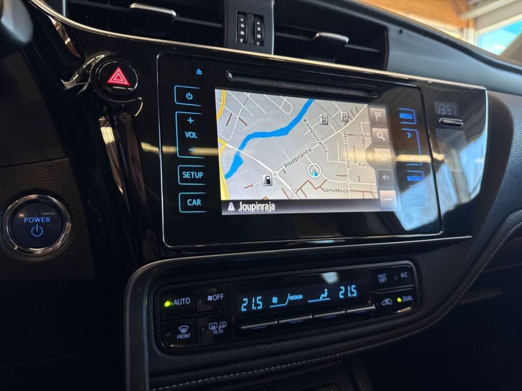 Toyota Auris 2016 Punainen