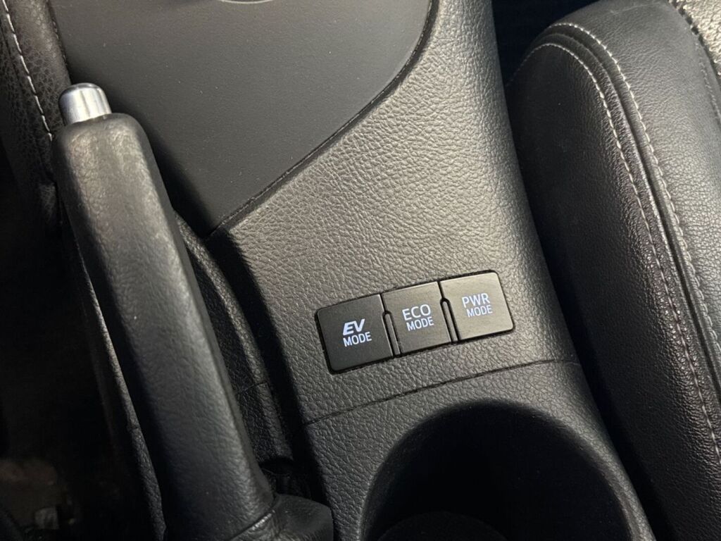 Toyota Auris 2016 Punainen