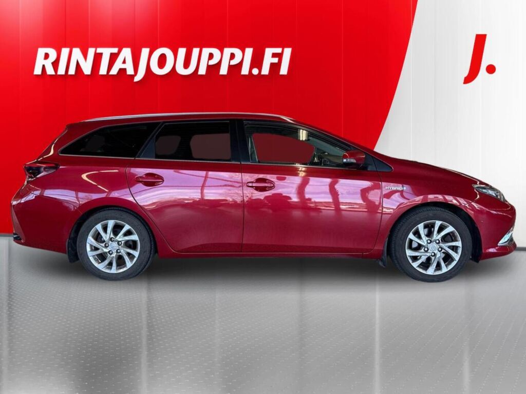 Toyota Auris 2016 Punainen