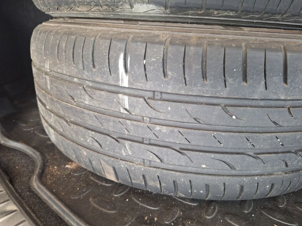 Toyota Auris 2016 Punainen