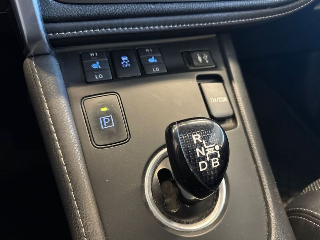 Toyota Auris 2016 Punainen