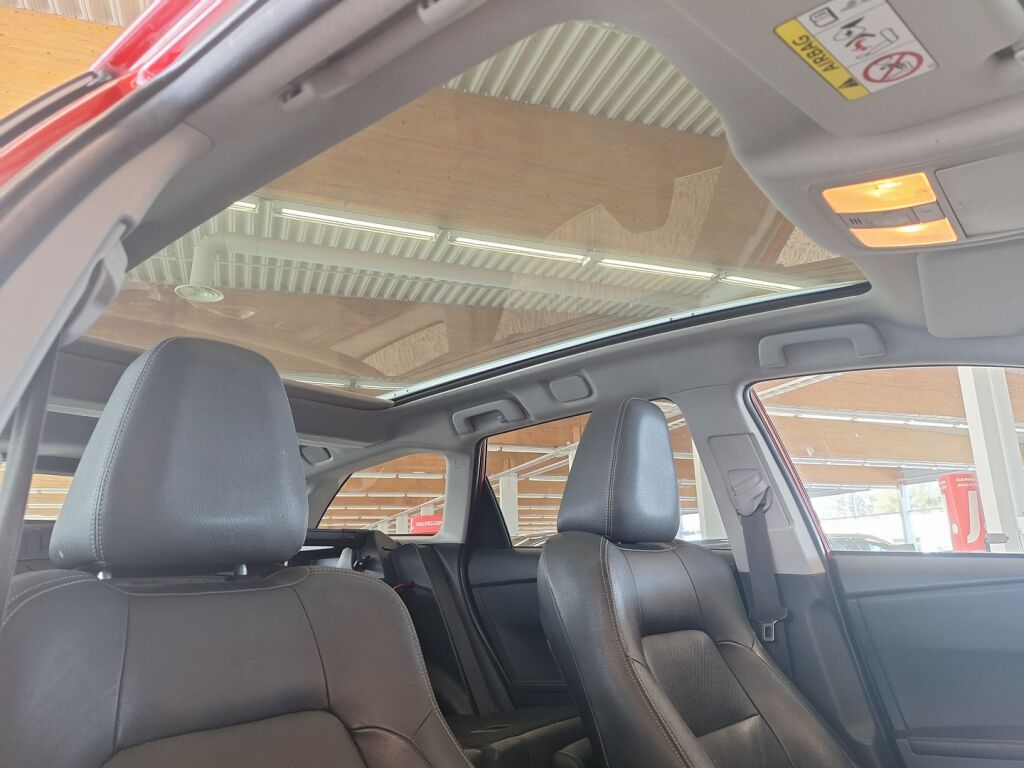 Toyota Auris 2016 Punainen