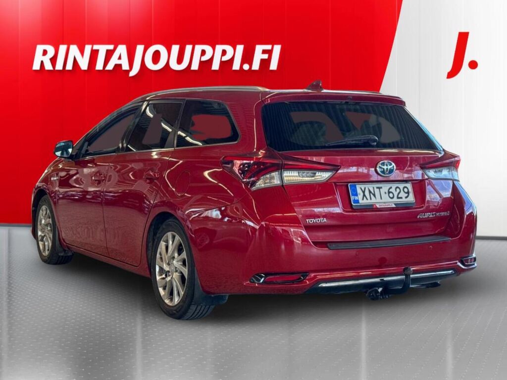 Toyota Auris 2016 Punainen