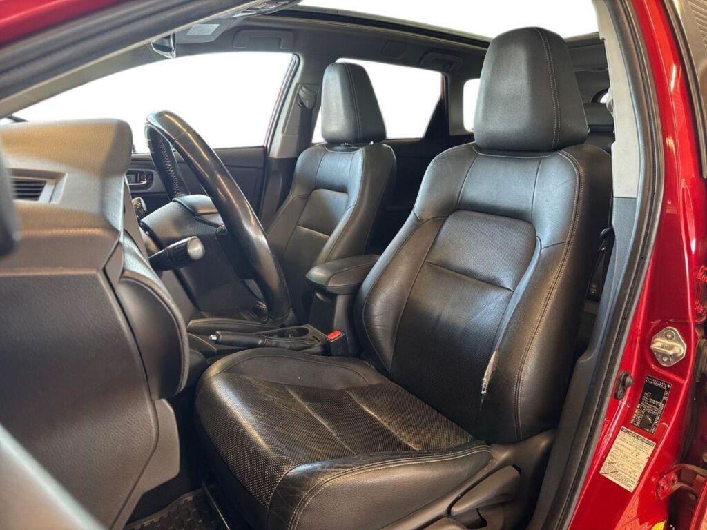 Toyota Auris 2016 Punainen