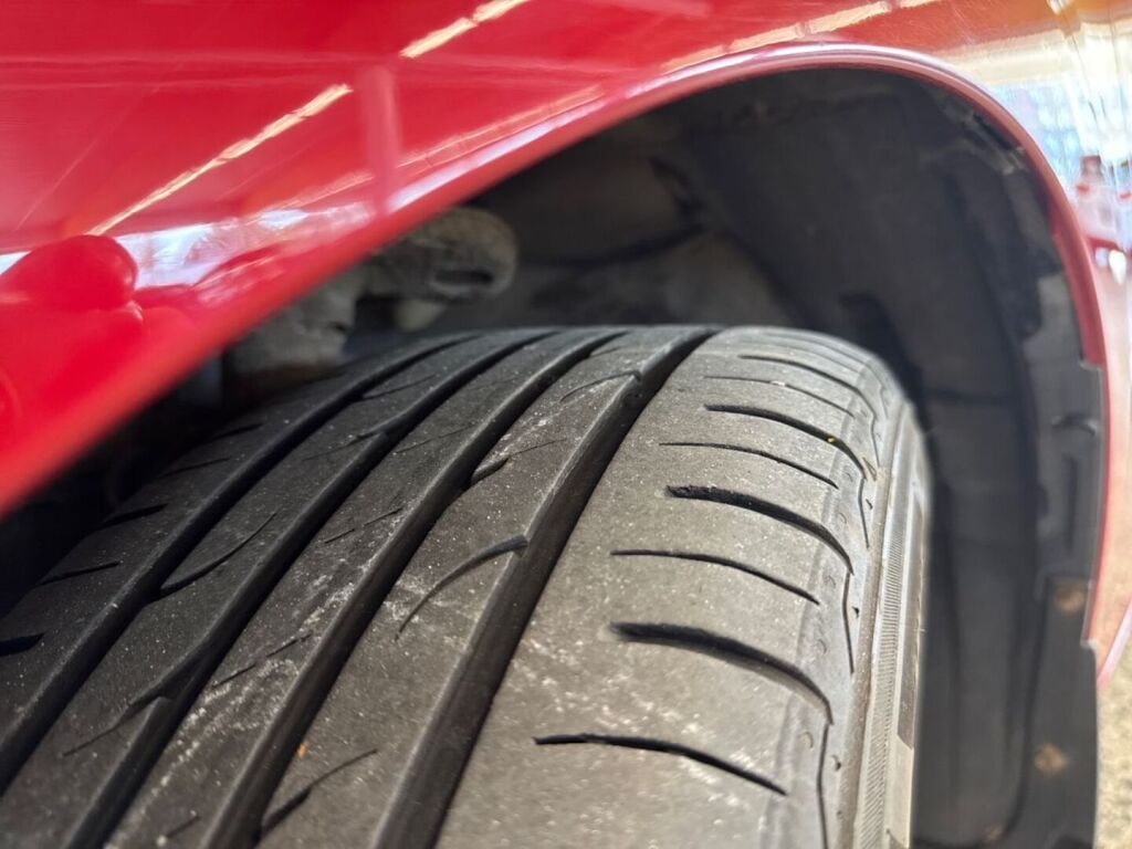 Toyota Auris 2016 Punainen