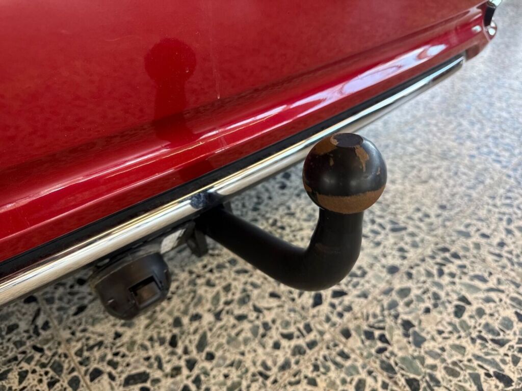 Toyota Auris 2016 Punainen