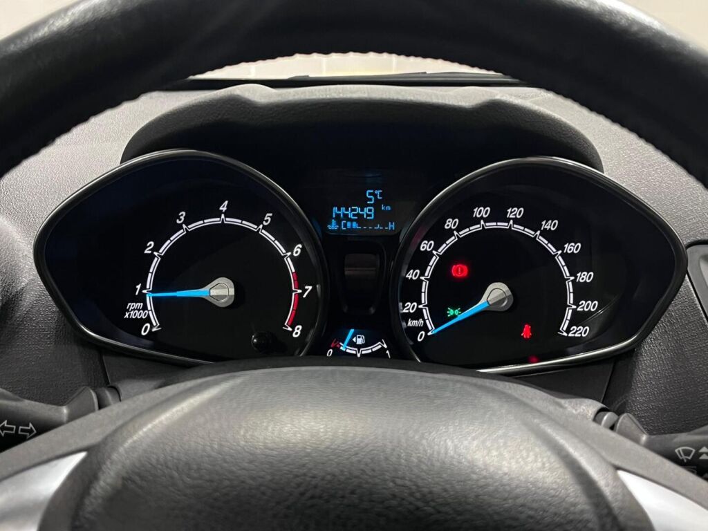 Ford Fiesta 2016 Punainen