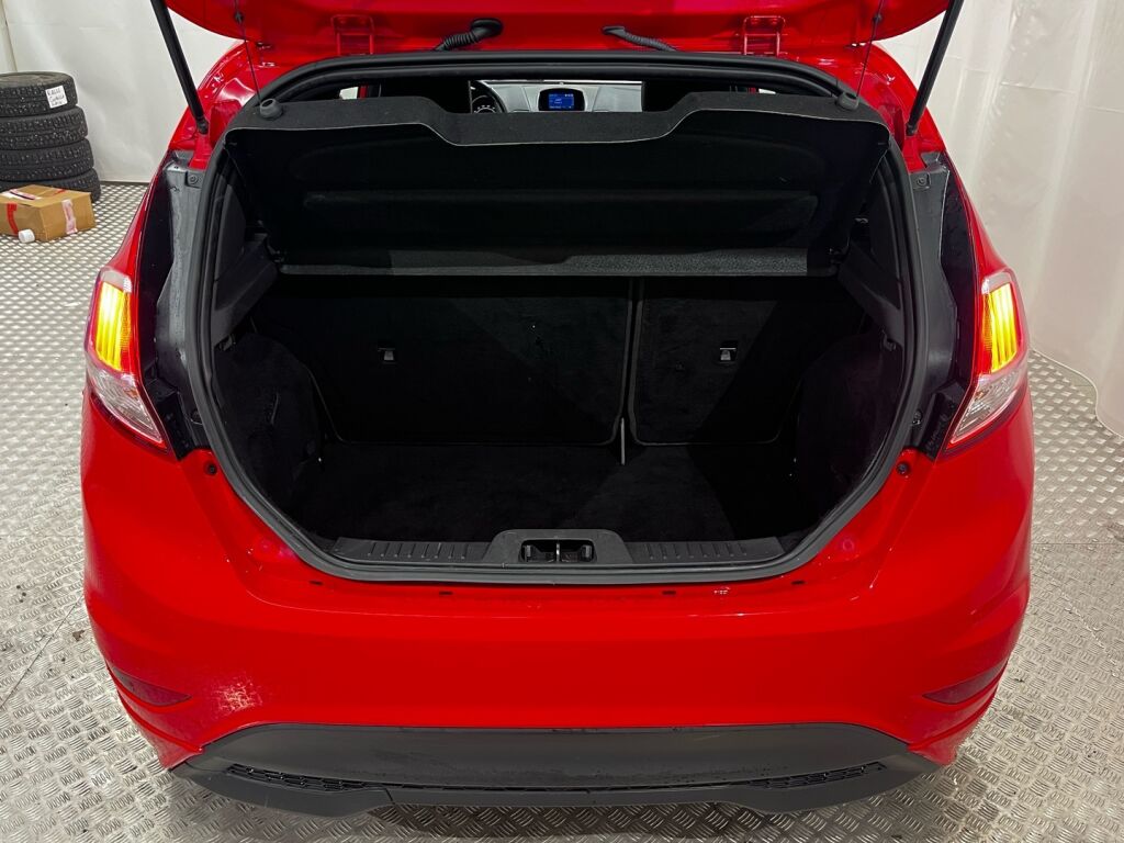 Ford Fiesta 2016 Punainen