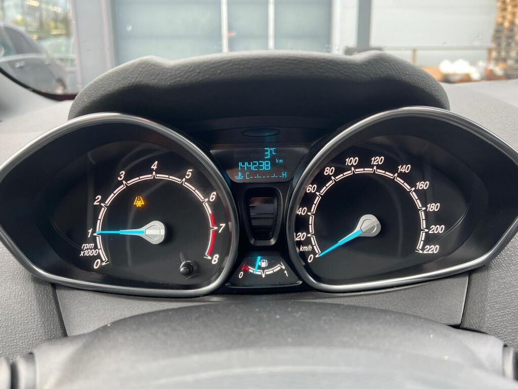 Ford Fiesta 2016 Punainen