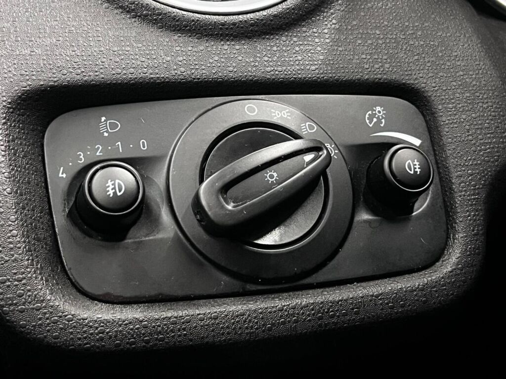 Ford Fiesta 2016 Punainen