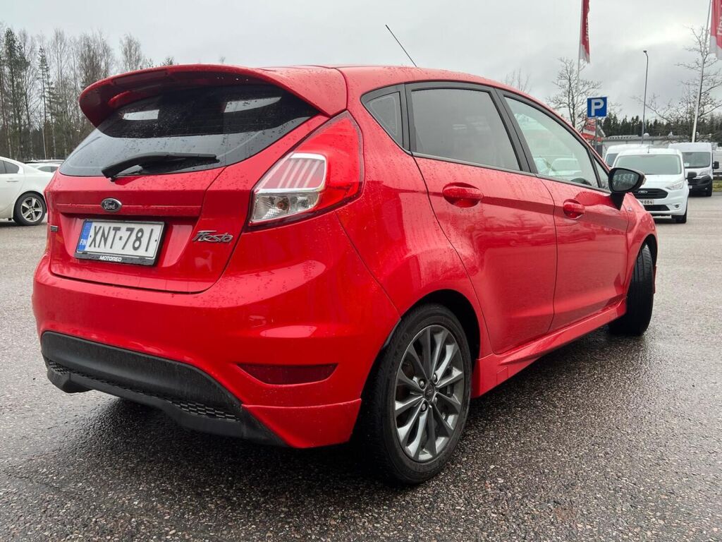 Ford Fiesta 2016 Punainen