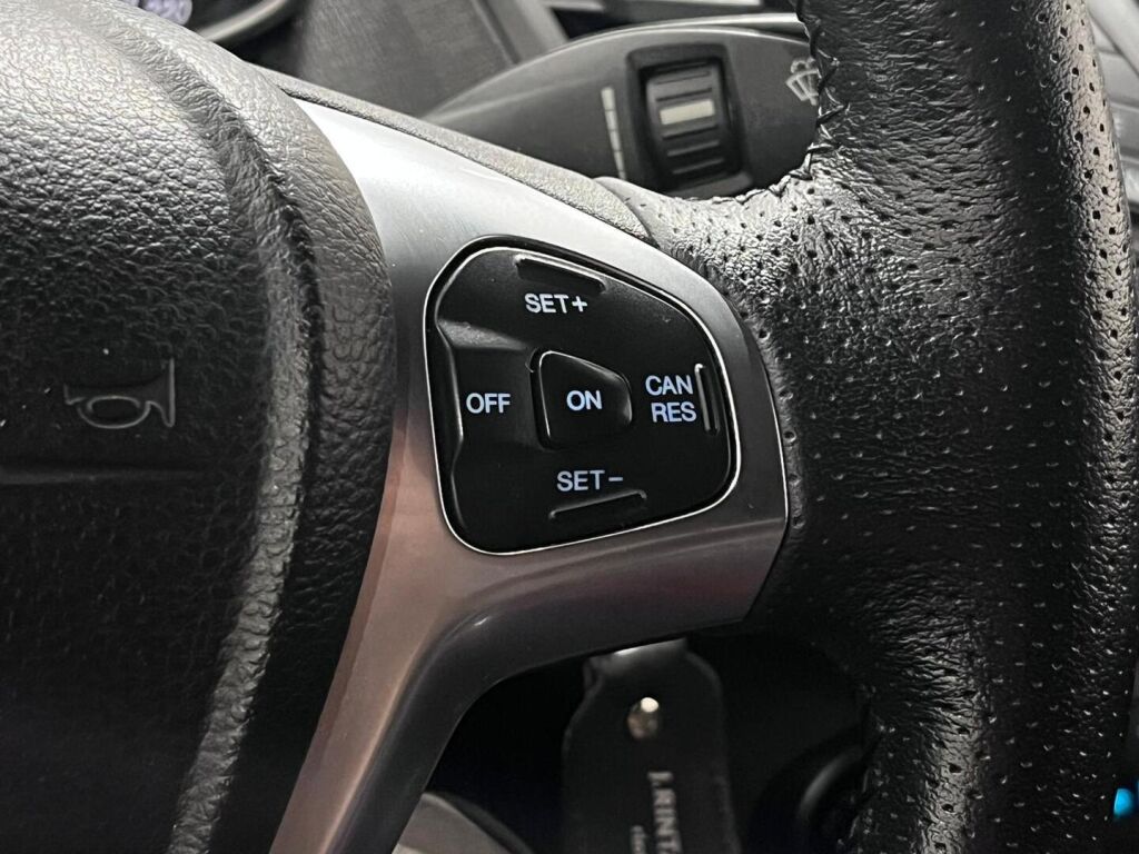 Ford Fiesta 2016 Punainen