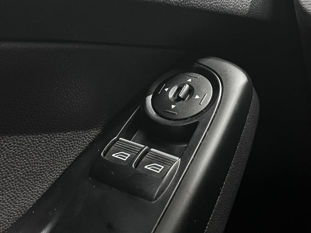 Ford Fiesta 2016 Punainen