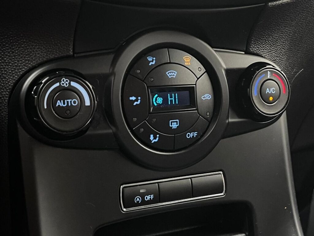 Ford Fiesta 2016 Punainen