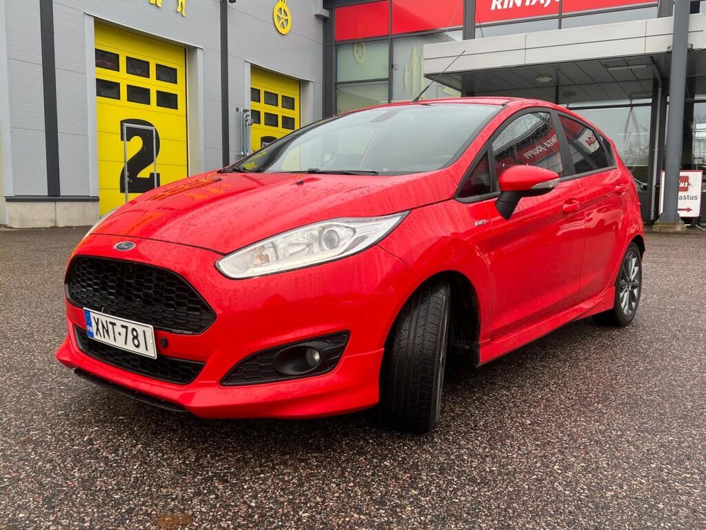 Ford Fiesta 2016 Punainen