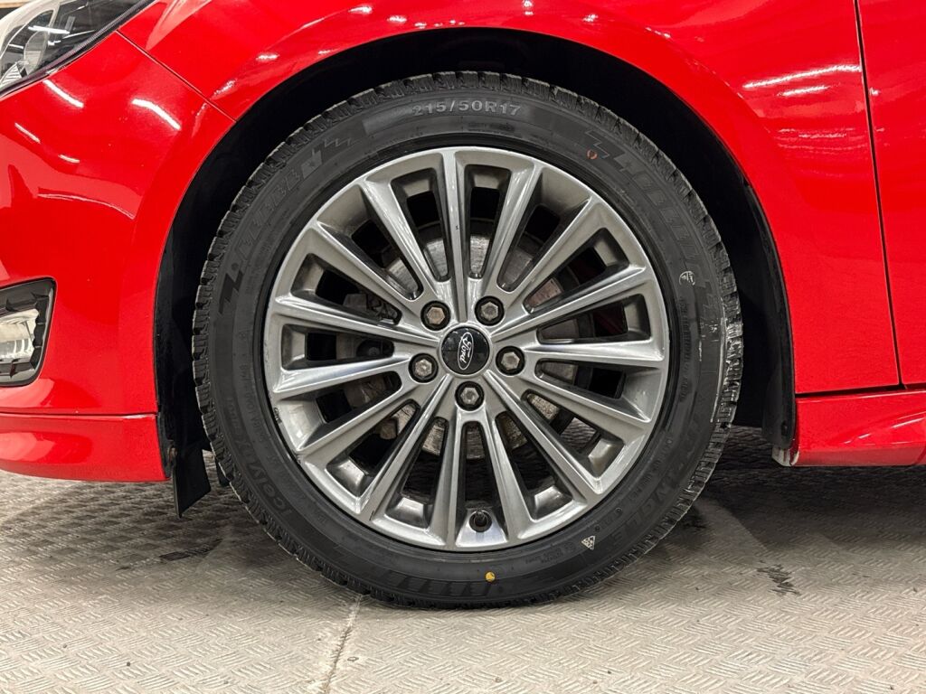 Ford Focus 2017 Punainen