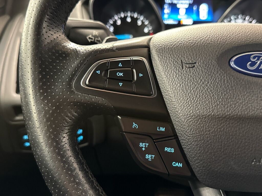 Ford Focus 2017 Punainen