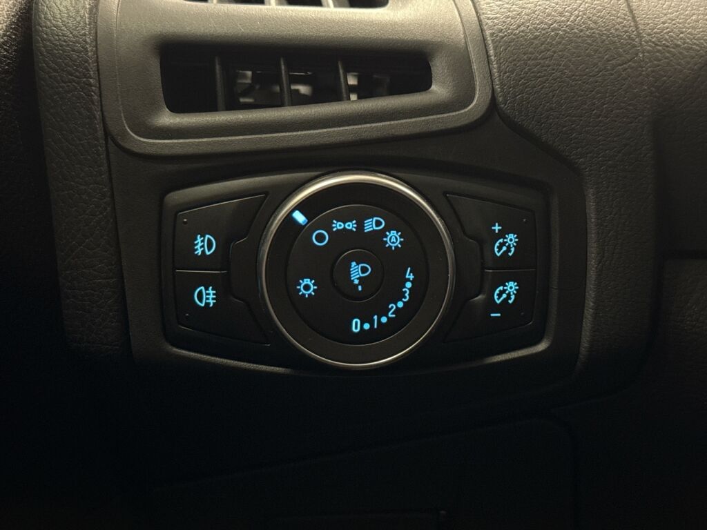 Ford Focus 2017 Punainen