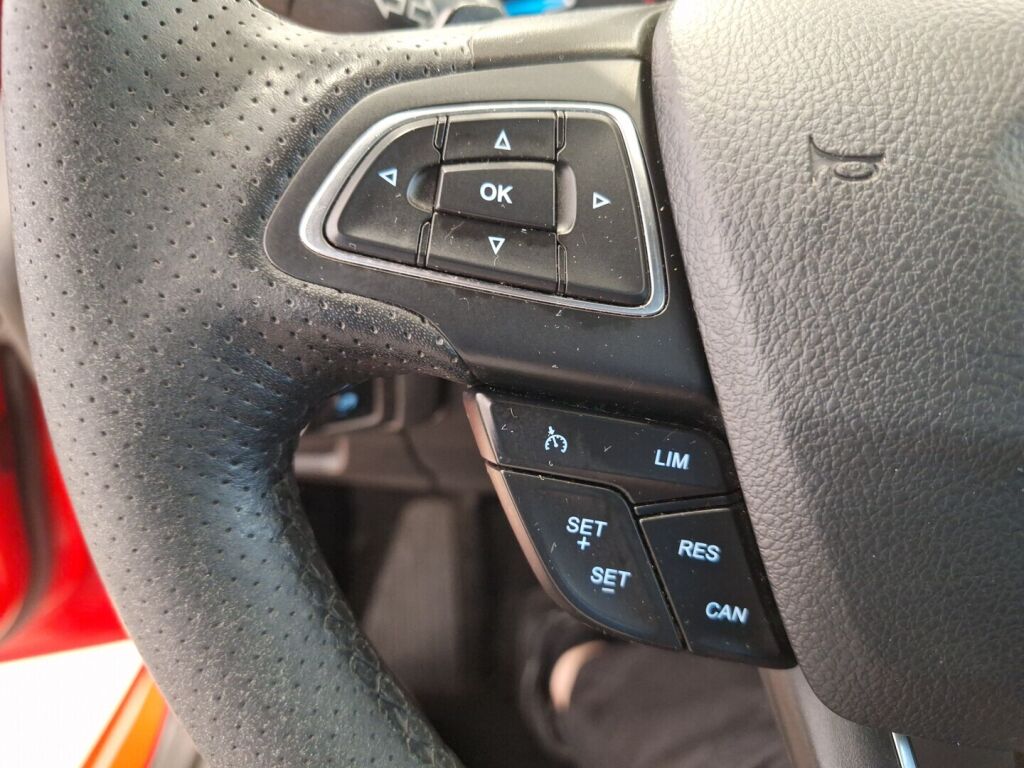 Ford Focus 2017 Punainen
