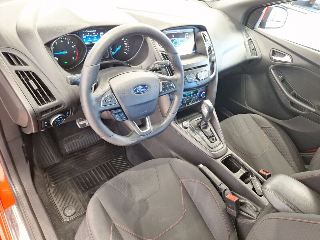 Ford Focus 2017 Punainen