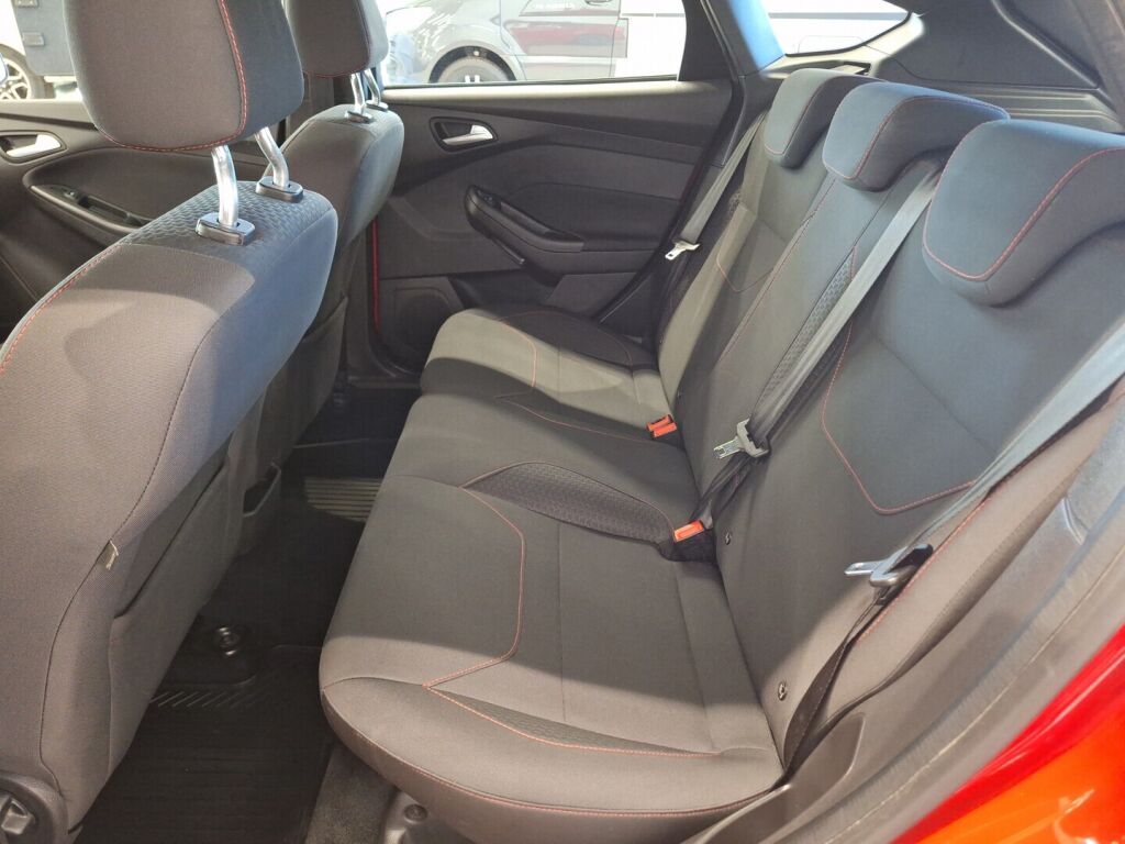 Ford Focus 2017 Punainen