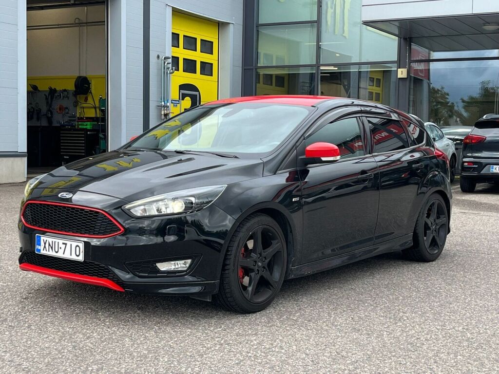 Ford Focus 2016 Musta