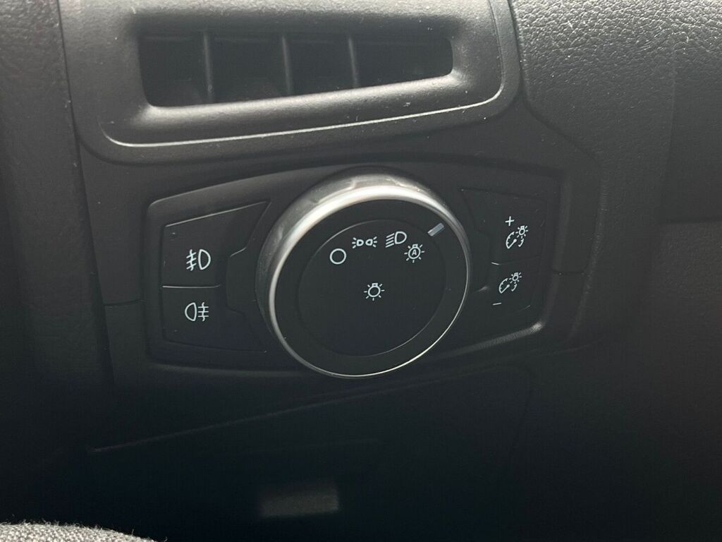 Ford Focus 2016 Musta