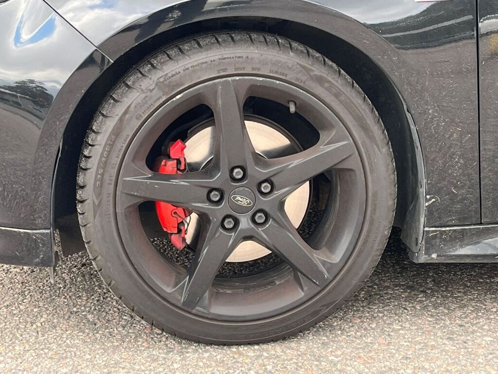Ford Focus 2016 Musta
