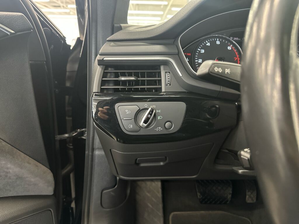 Audi A4 2016 Musta