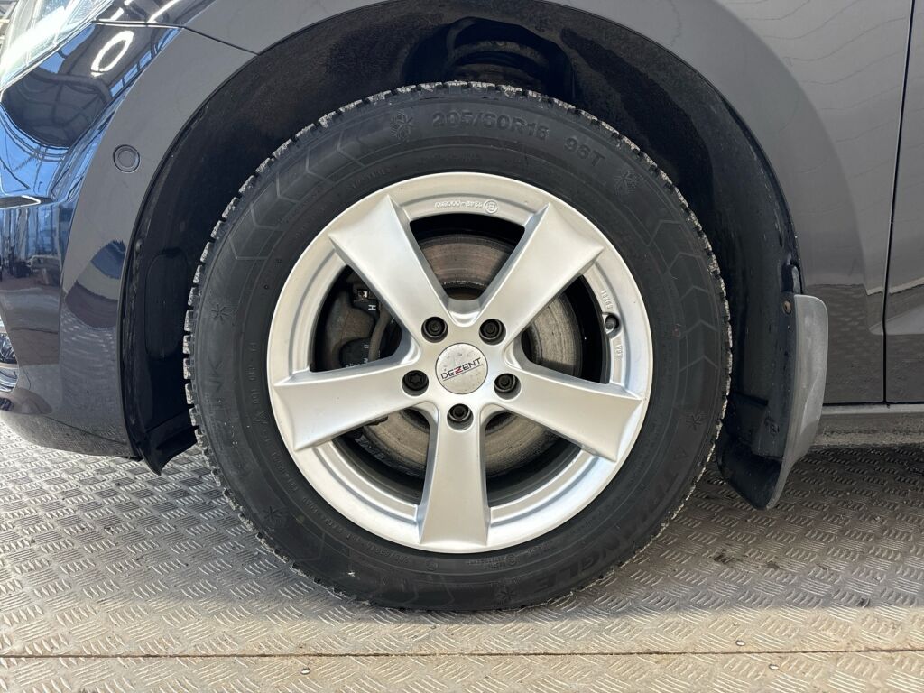 Volkswagen Touran 2017 Musta