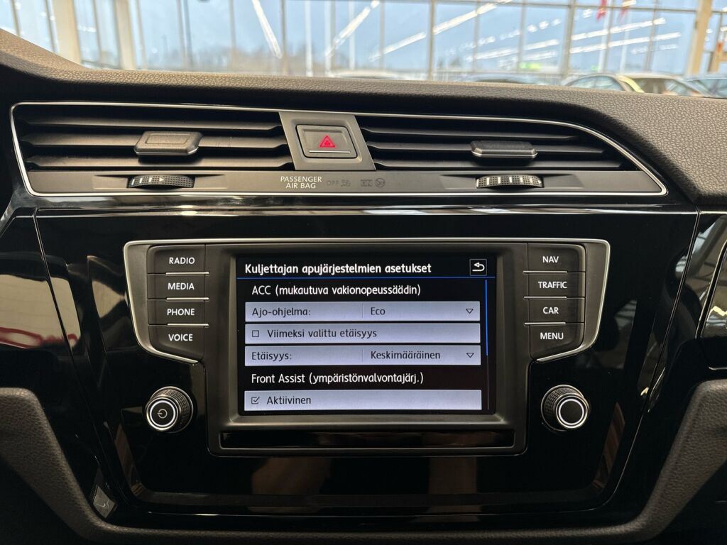 Volkswagen Touran 2017 Musta