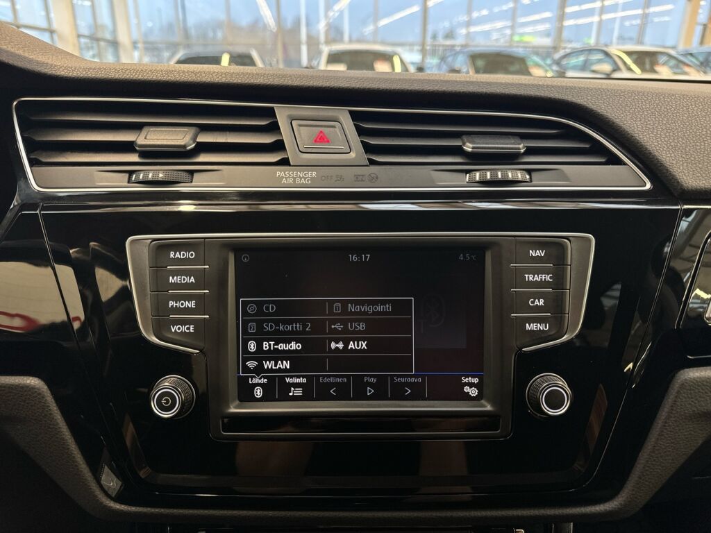 Volkswagen Touran 2017 Musta