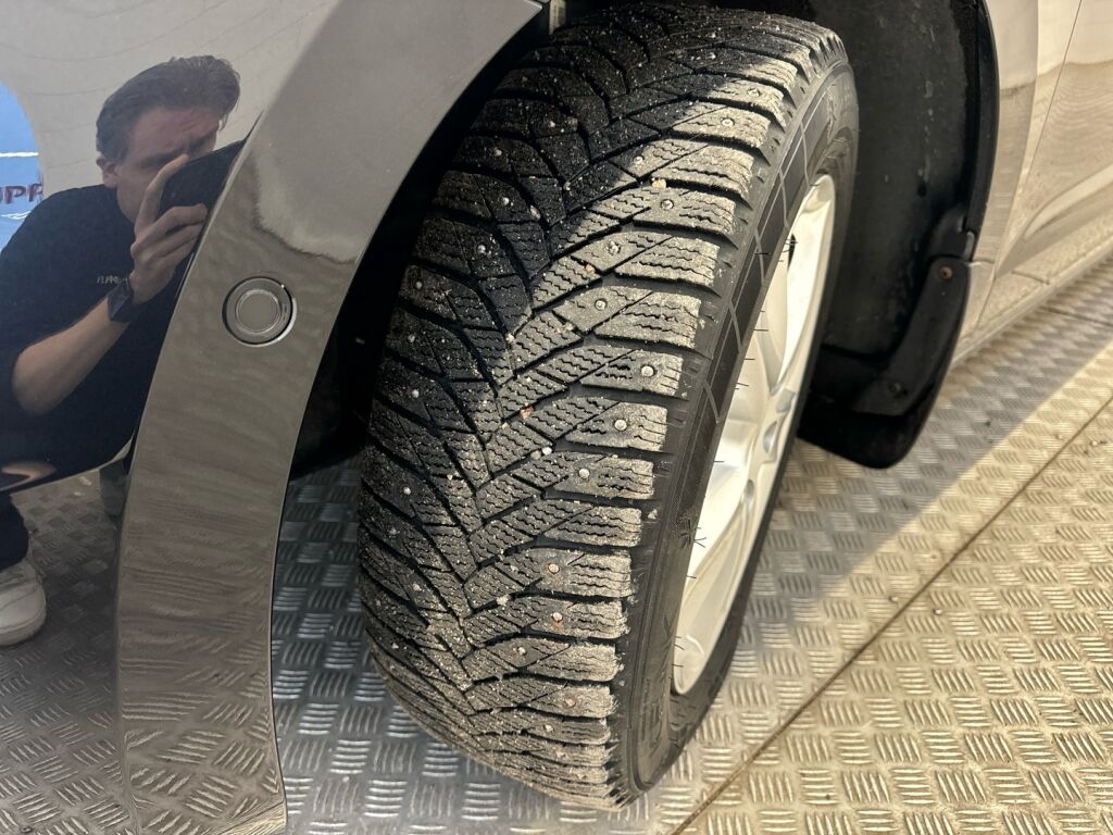 Volkswagen Touran 2017 Musta