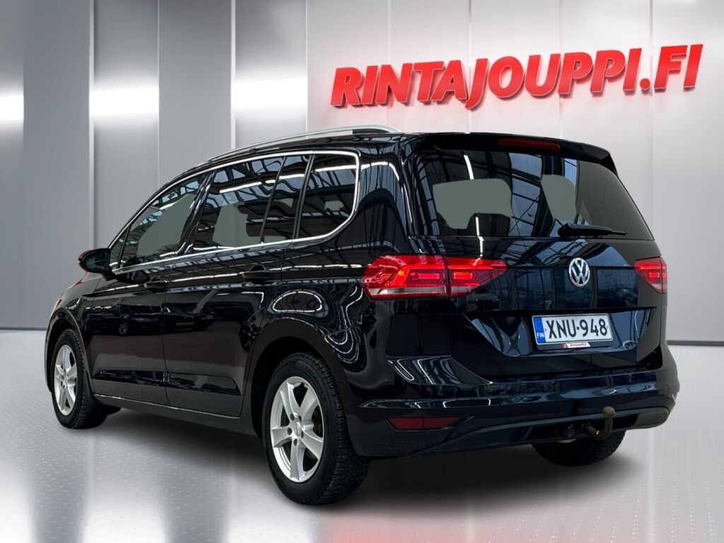 Volkswagen Touran 2017 Musta